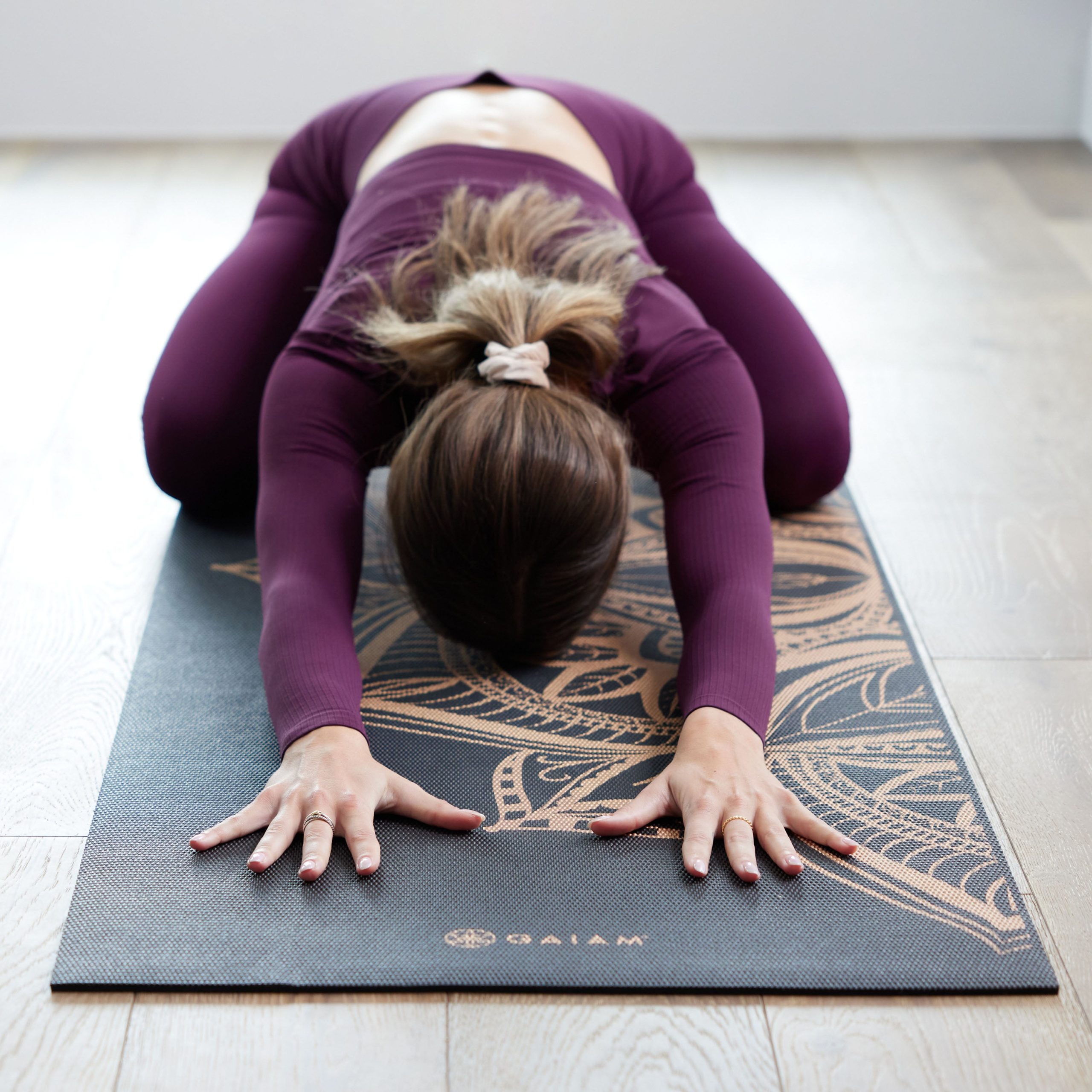 05-63418_6MM-METALLIC-YOGA-MAT-BRONZE-MEDALLION_LSC.jpg
