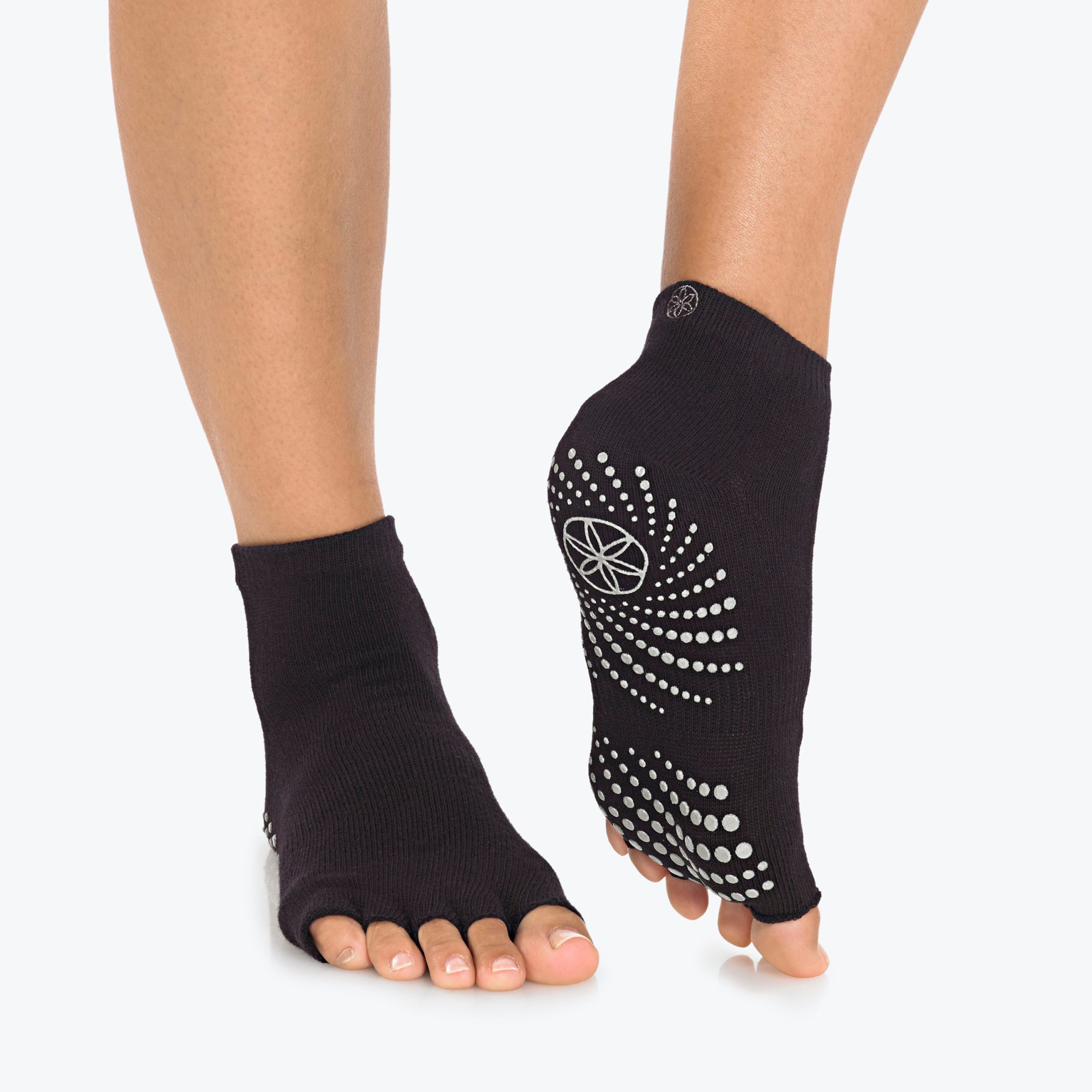 05-63642_GRIPPY-TOELESS-YOGA-SOCKS-2PK-BLACK-GREY_A_80bb96ac-4cec-4d6e-9d3f-bc4948b92561.jpg