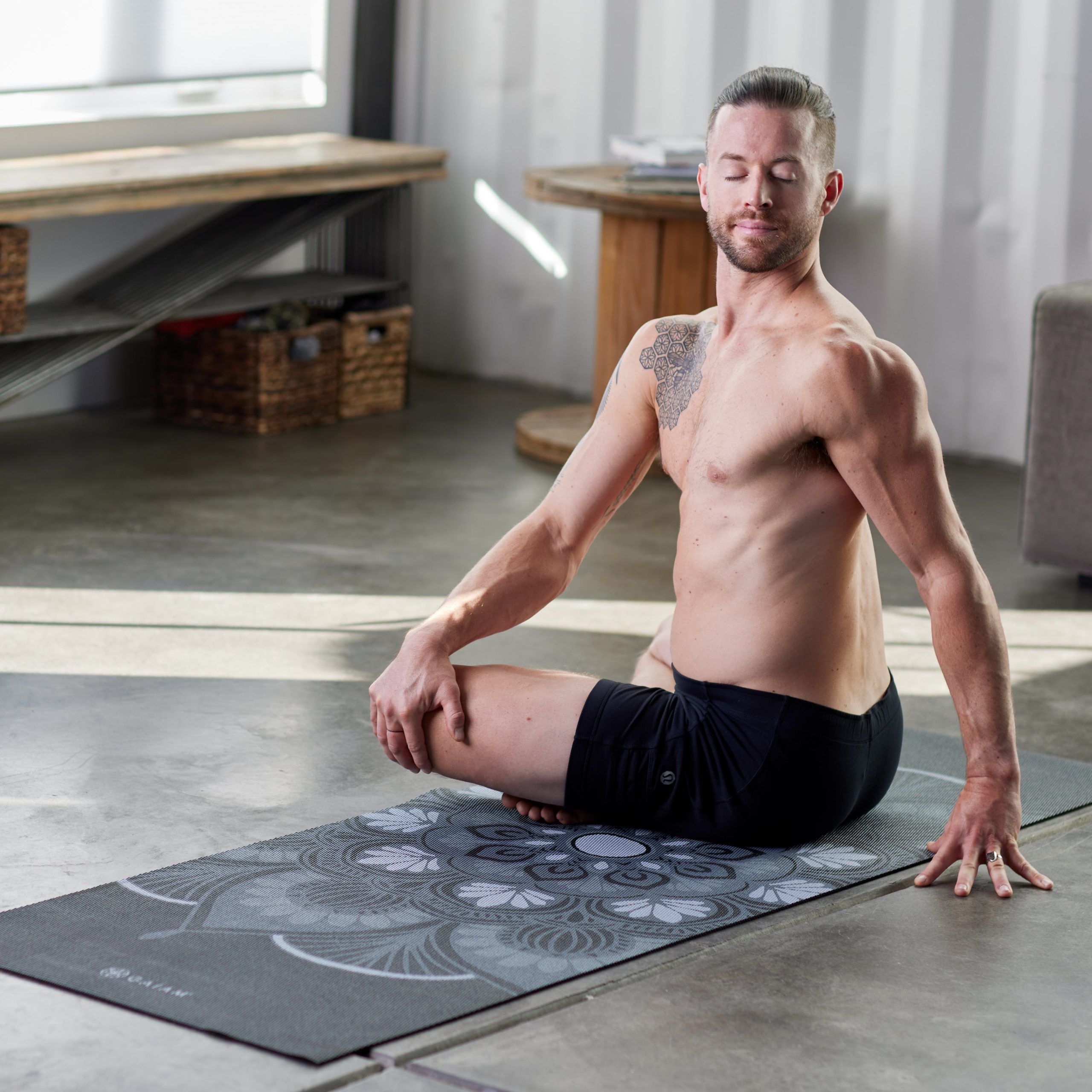 05-64296GAIAMCLASSICMYSTICINKYOGAMAT.jpg